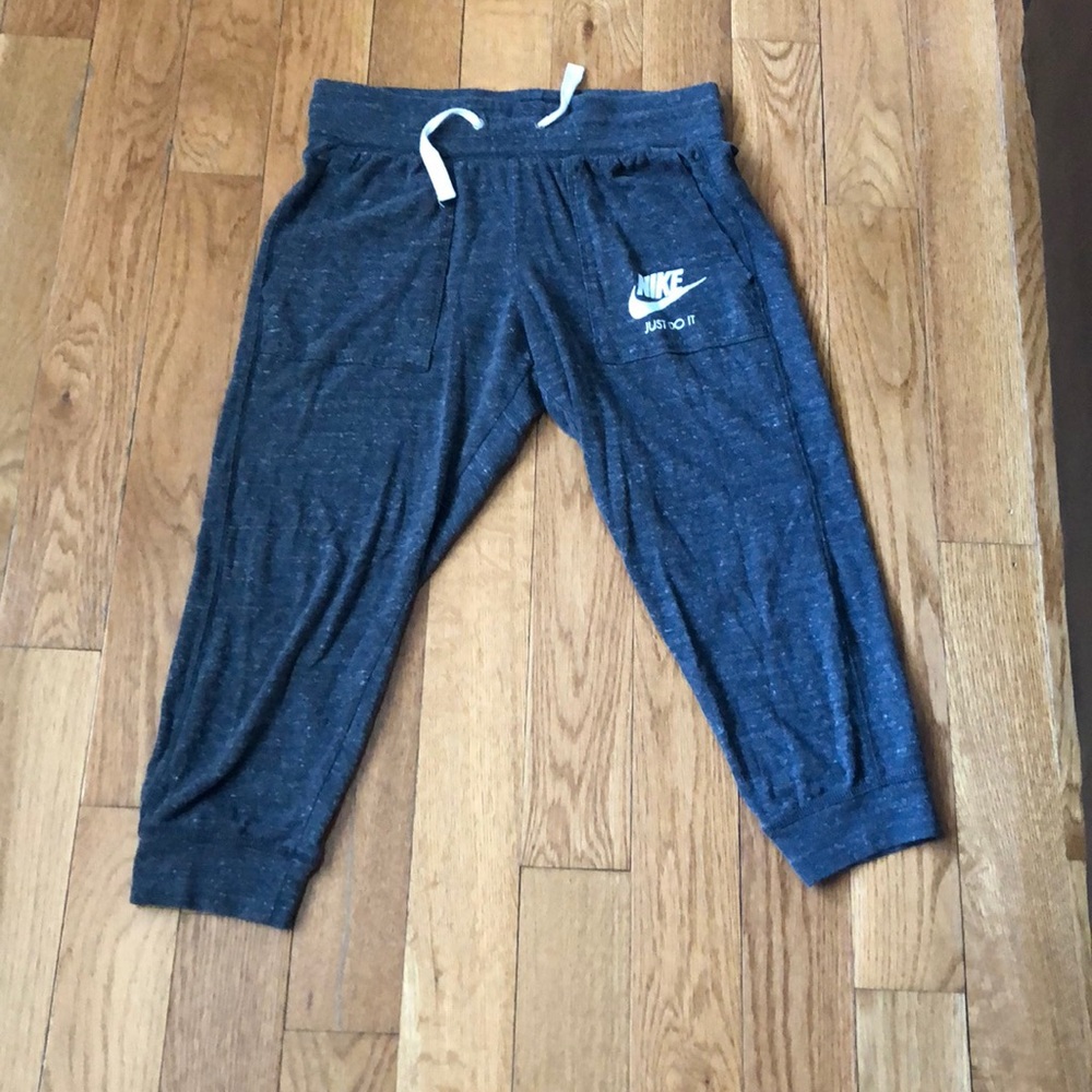 Nike caris joggers